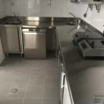 Vue d'ensemble cuisine professionnelle hôtel