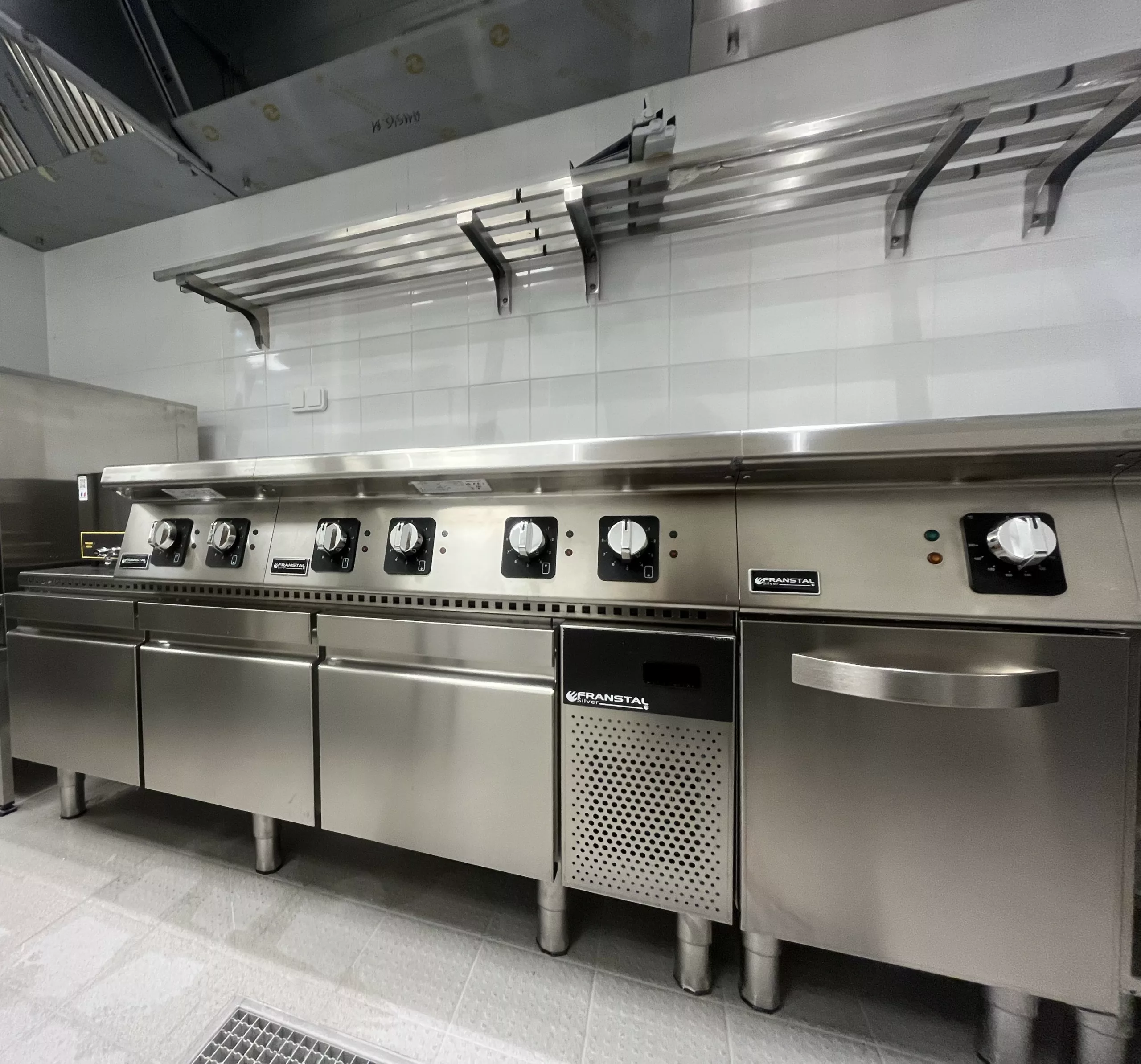 Installation d’une cuisine professionnelle au restaurant Crossing à Saint-Laurent-du-Var (06)